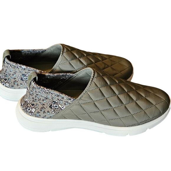 Vera Bradley Size 10 VB Cloud Women's Slip-on Sneakers Floral Print Lightweight - Picture 1 of 7